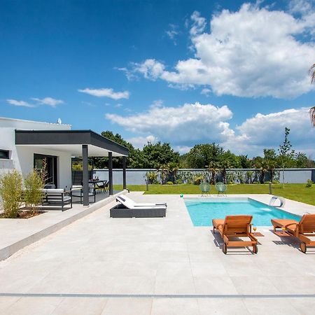 Villa Eni Medulin Sisan Heated Pool Exteriör bild