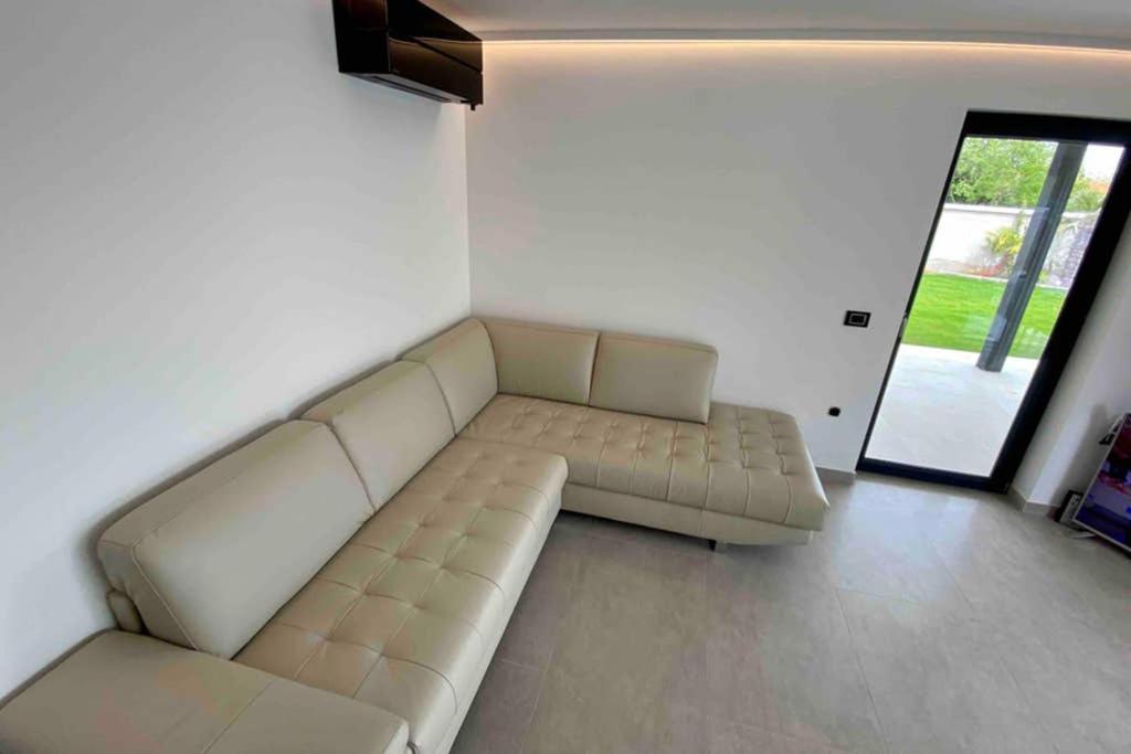 Villa Eni Medulin Sisan Heated Pool Exteriör bild