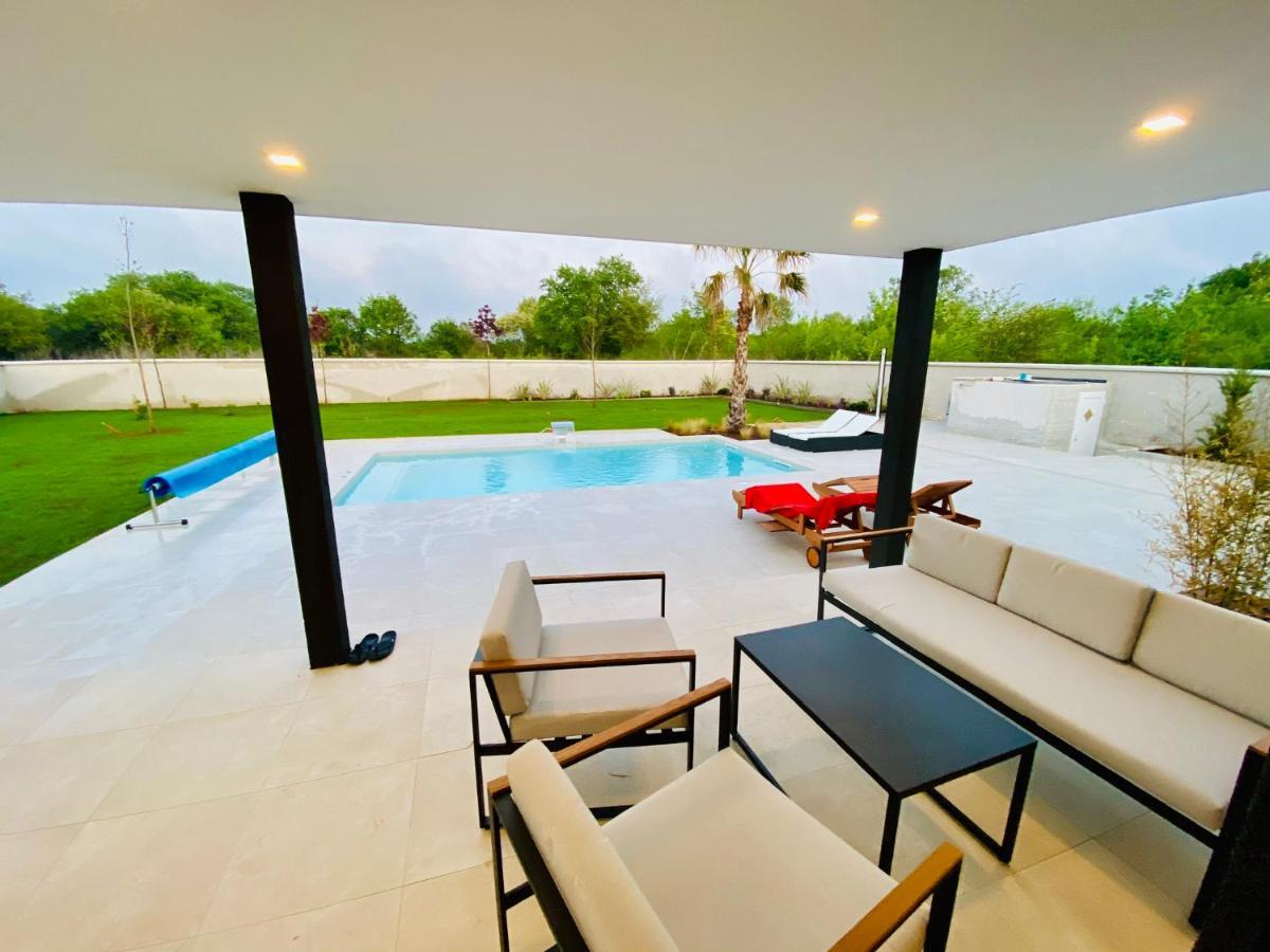 Villa Eni Medulin Sisan Heated Pool Exteriör bild