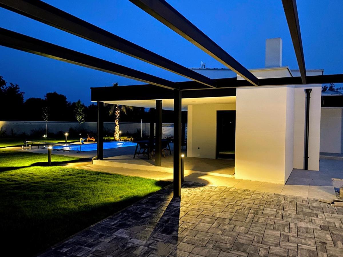 Villa Eni Medulin Sisan Heated Pool Exteriör bild