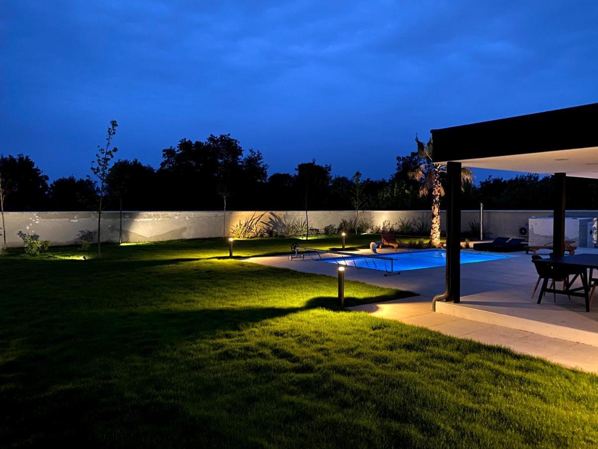 Villa Eni Medulin Sisan Heated Pool Exteriör bild