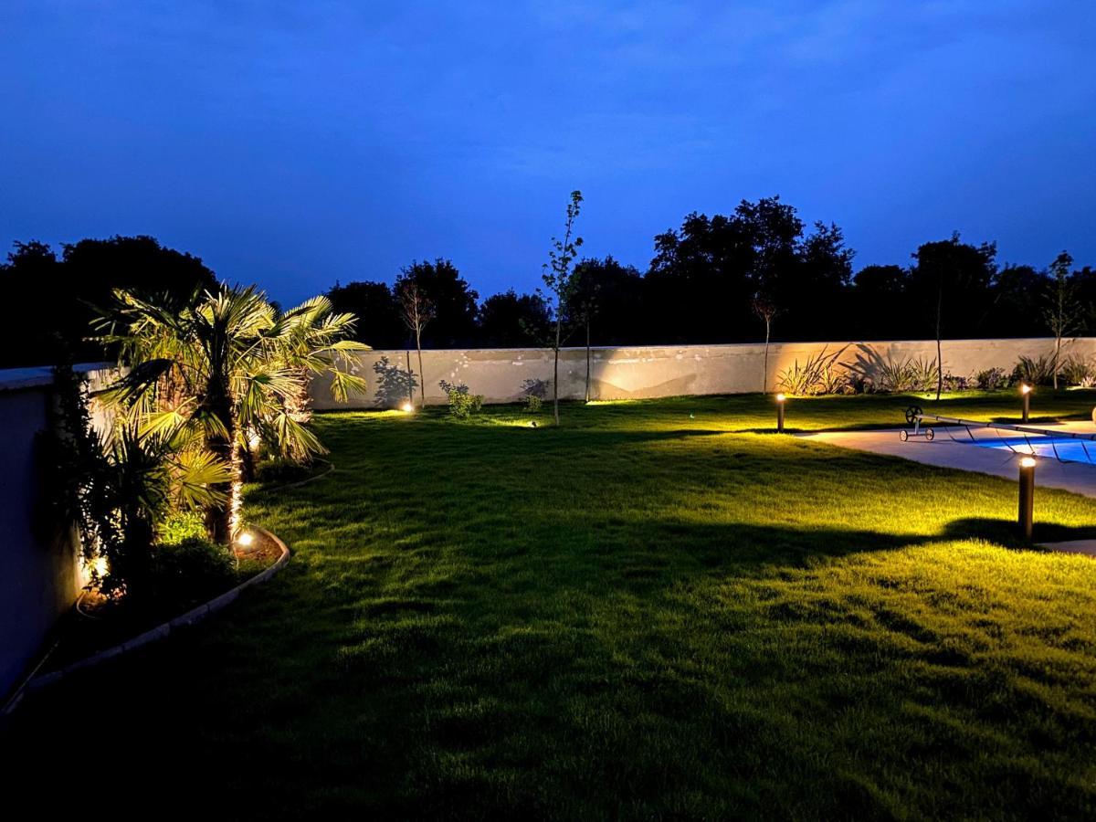 Villa Eni Medulin Sisan Heated Pool Exteriör bild