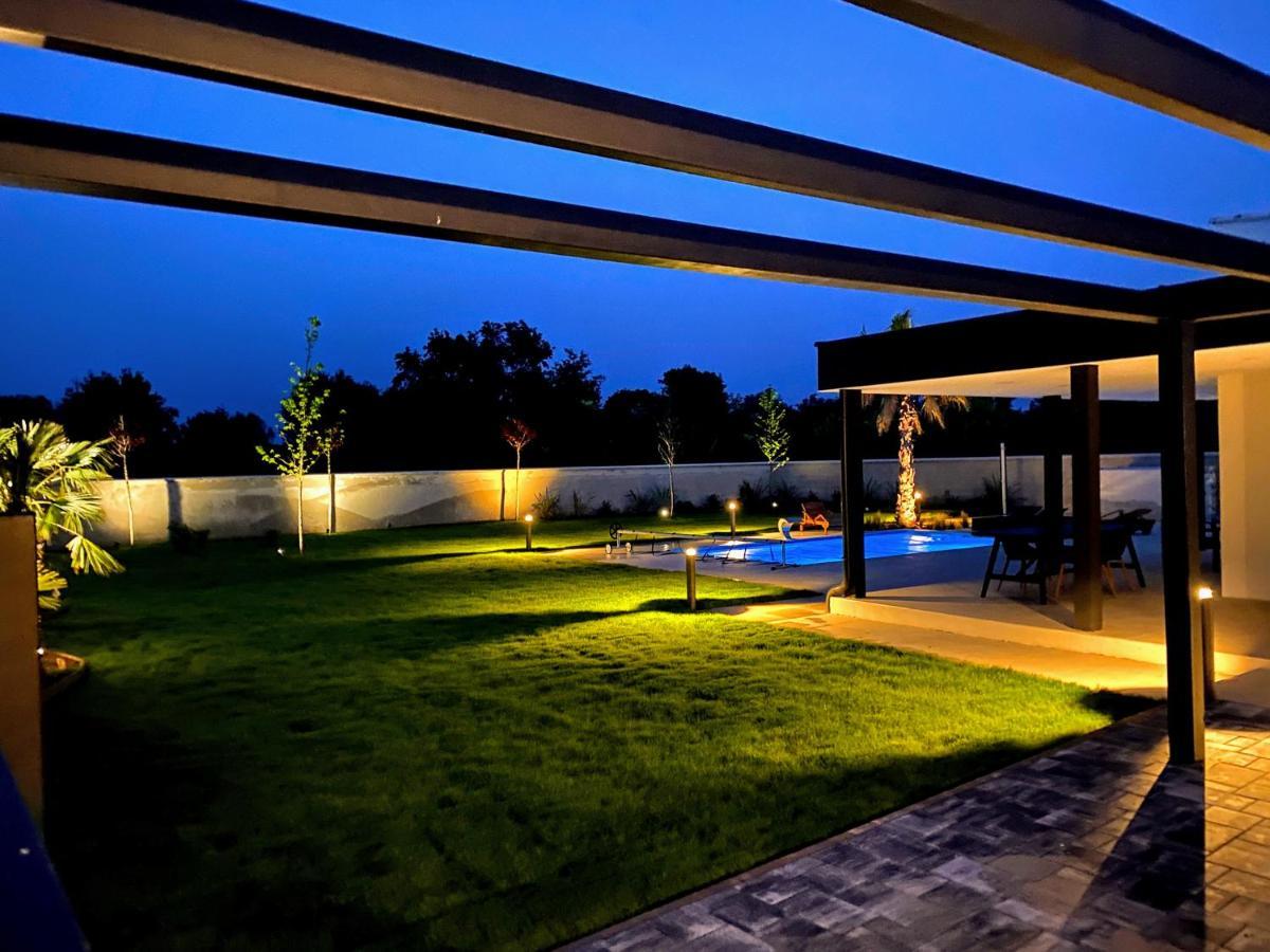 Villa Eni Medulin Sisan Heated Pool Exteriör bild