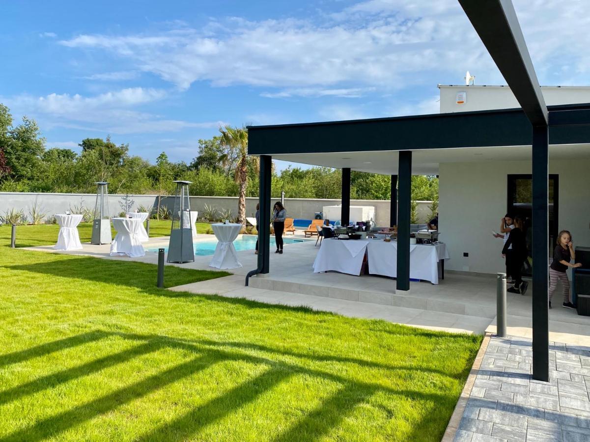 Villa Eni Medulin Sisan Heated Pool Exteriör bild