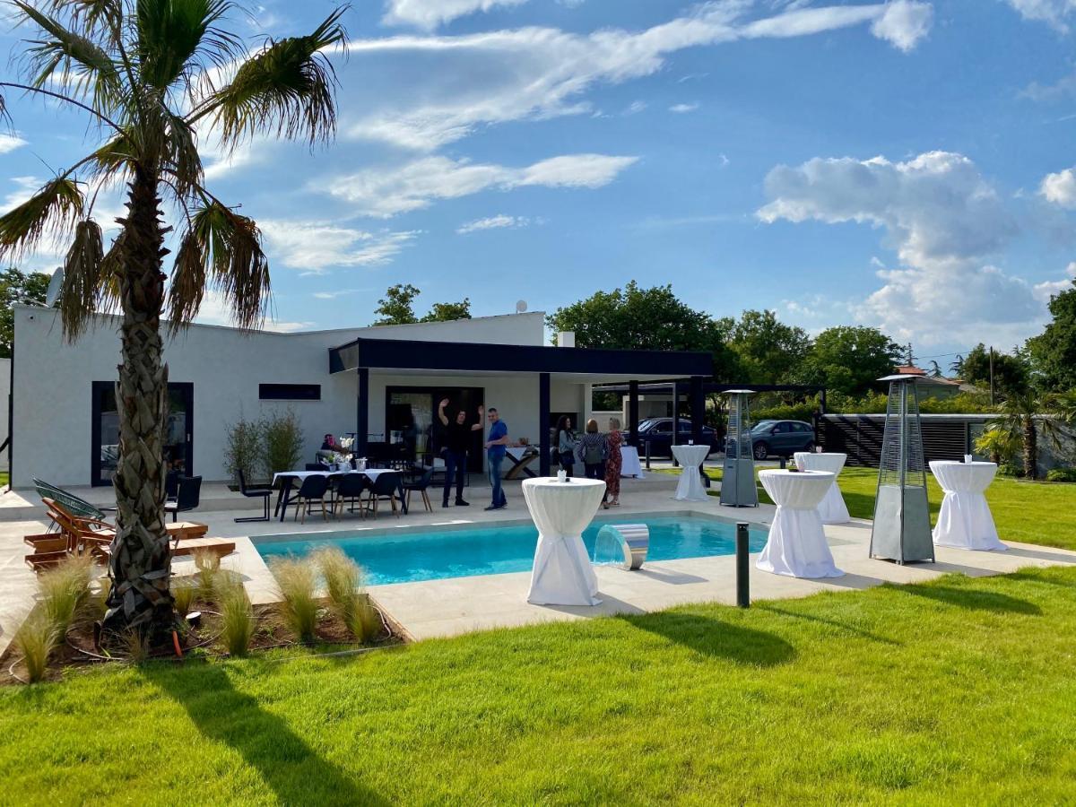 Villa Eni Medulin Sisan Heated Pool Exteriör bild