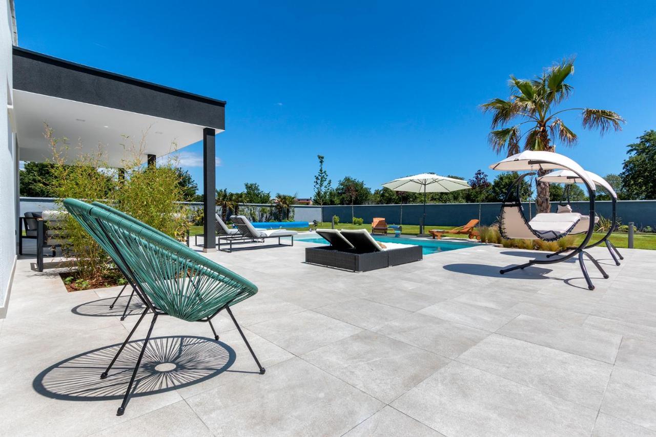 Villa Eni Medulin Sisan Heated Pool Exteriör bild