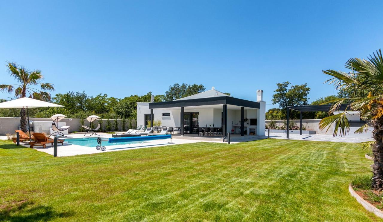Villa Eni Medulin Sisan Heated Pool Exteriör bild