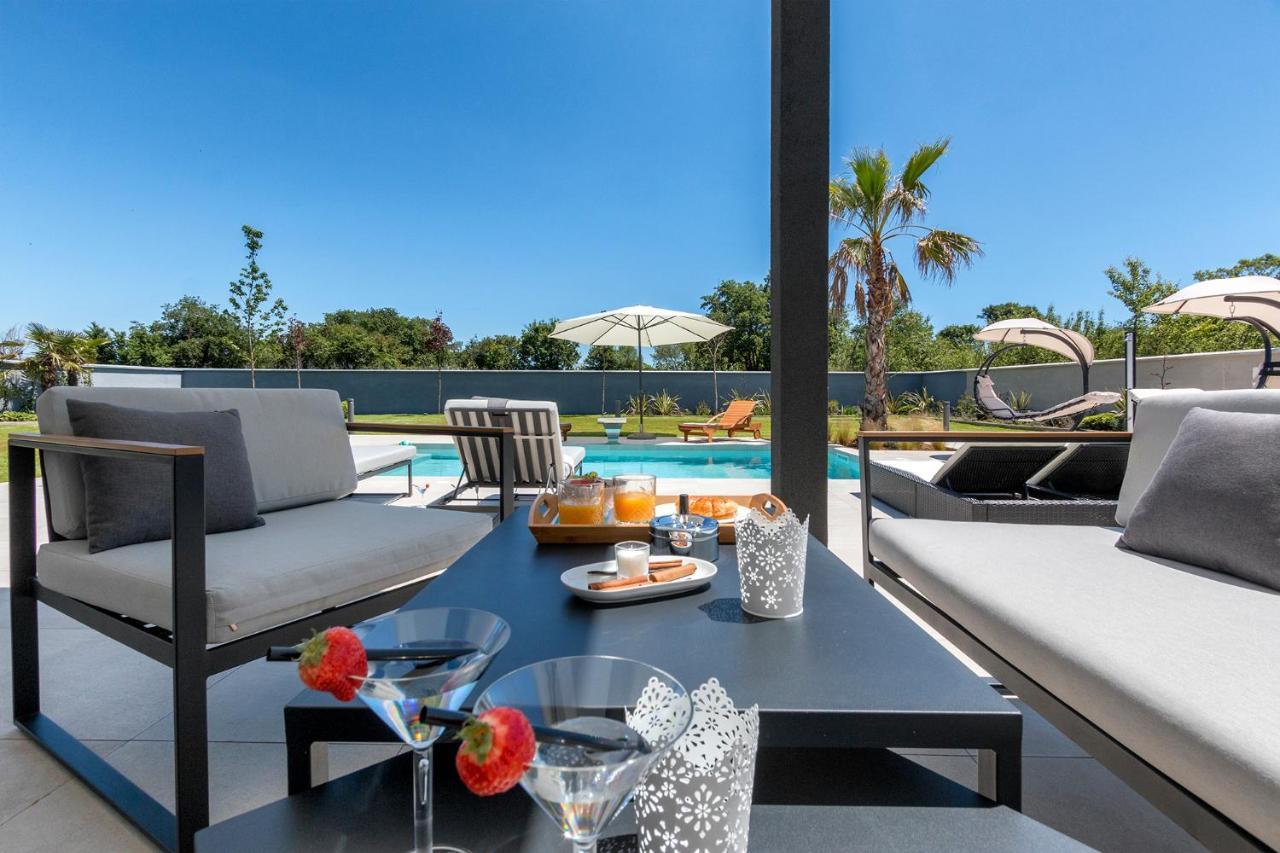 Villa Eni Medulin Sisan Heated Pool Exteriör bild