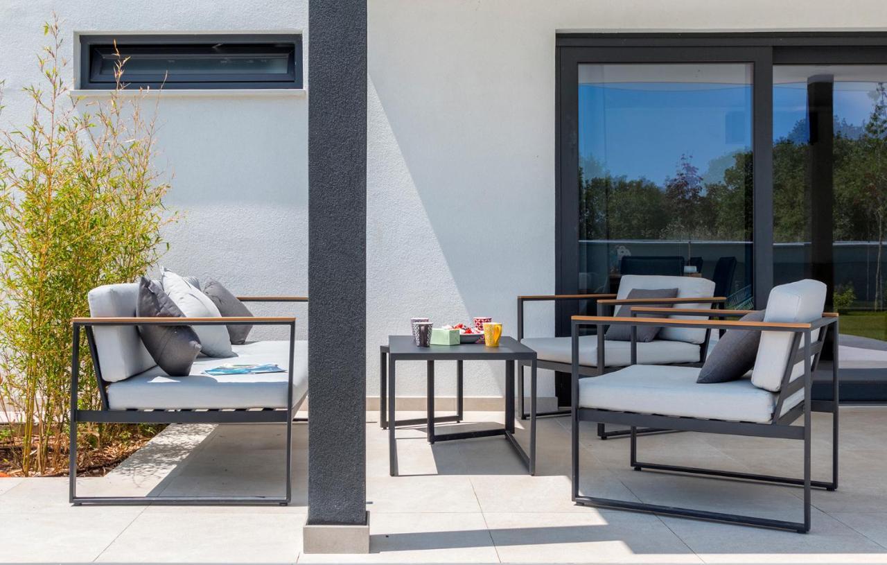 Villa Eni Medulin Sisan Heated Pool Exteriör bild