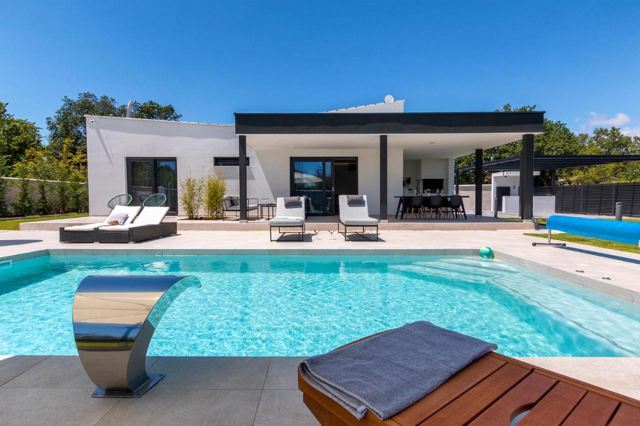 Villa Eni Medulin Sisan Heated Pool Exteriör bild