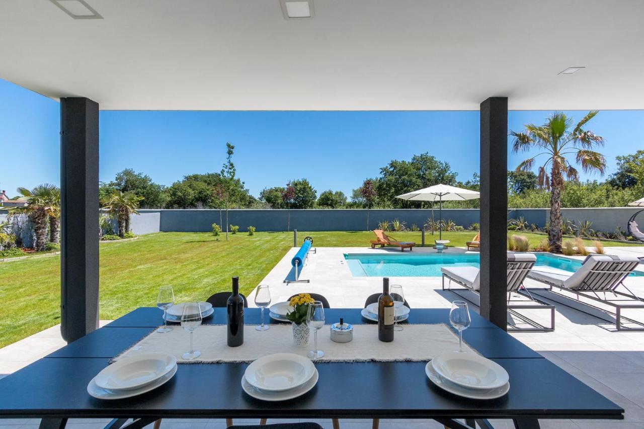 Villa Eni Medulin Sisan Heated Pool Exteriör bild