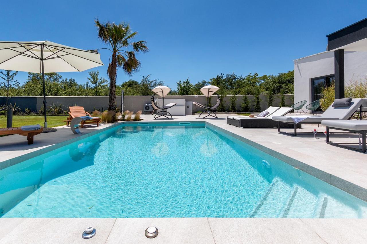 Villa Eni Medulin Sisan Heated Pool Exteriör bild